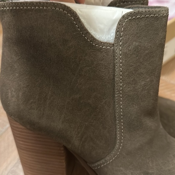 New Jessica Simpson Sadora Olive Taupe Split Suede Block Heel Ankle Boots - Picture 7 of 11